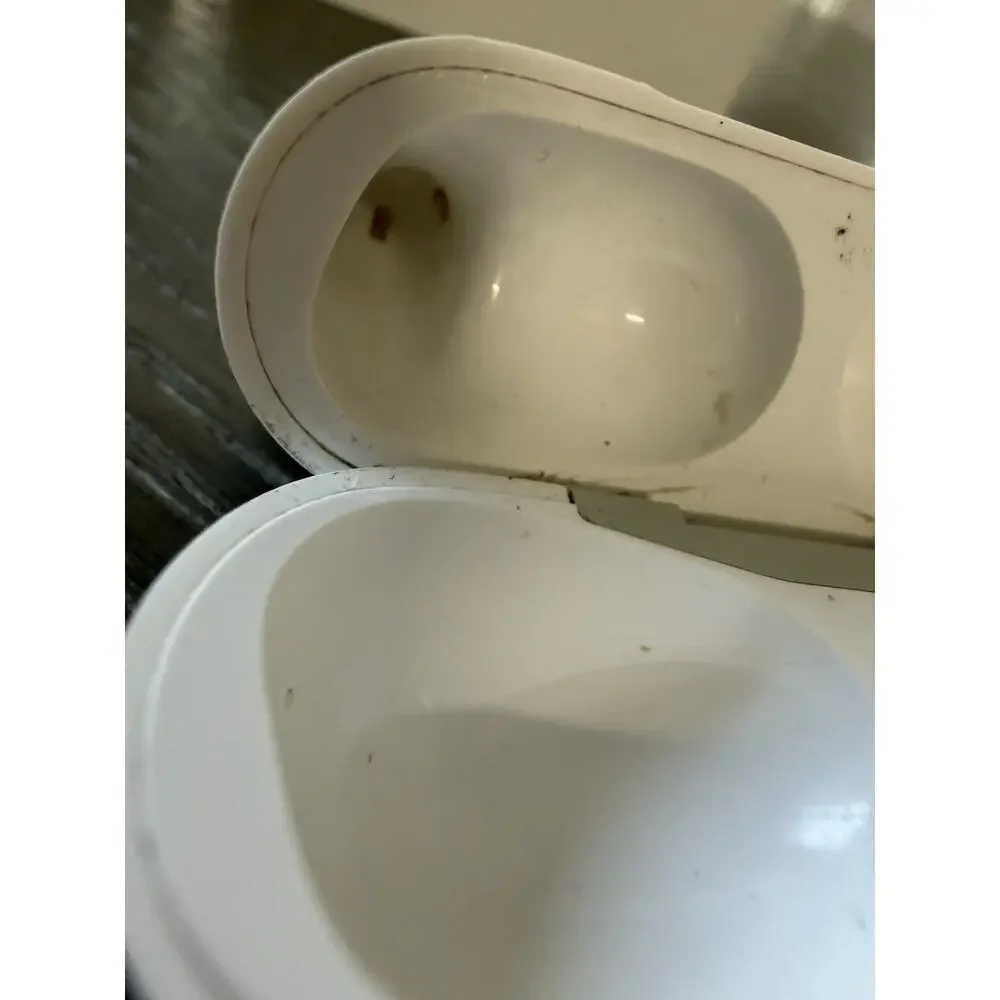 Apple AirPods Pro 1st Generation For Repair (Static) 2 Earbuds & Charging Case